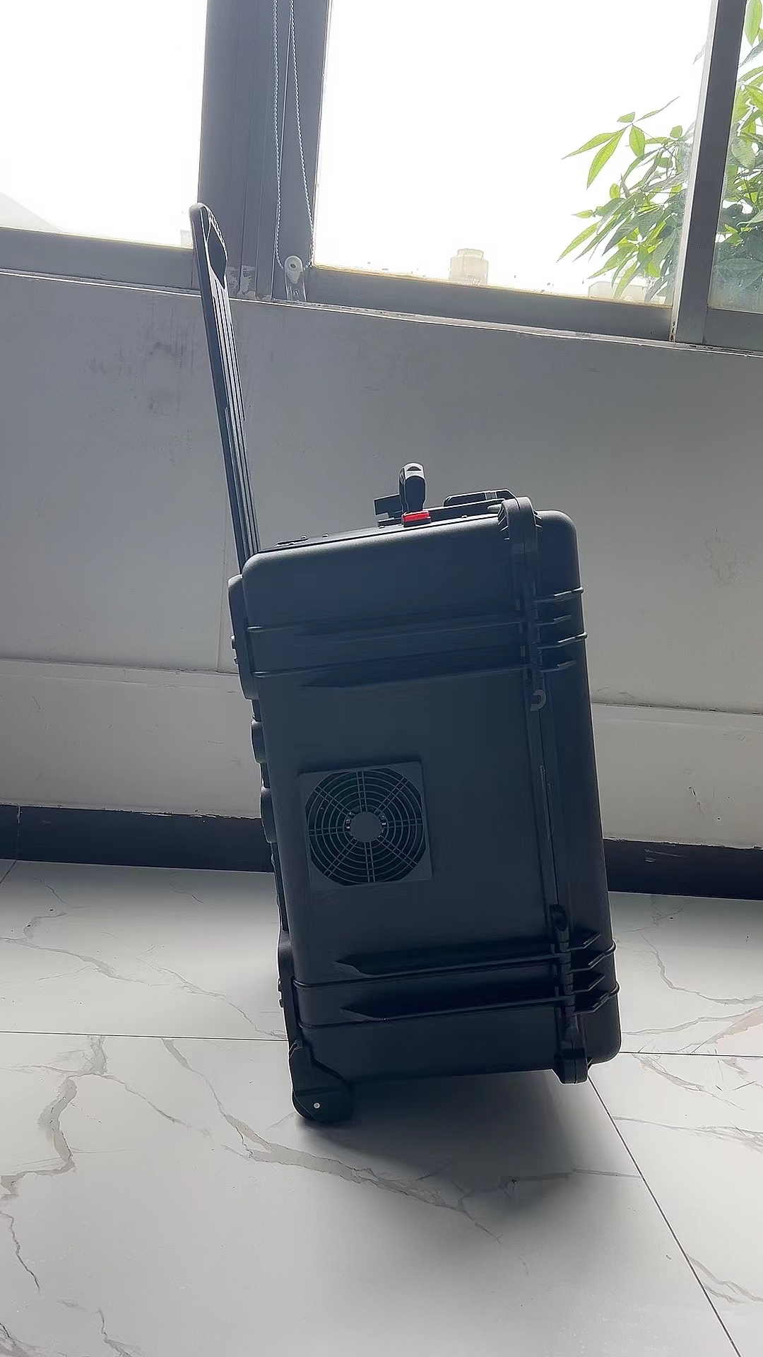 英山手拉箱型移动通信干扰器